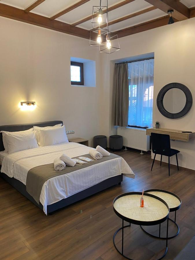 11 Luxury Apartments ميتسوفو المظهر الخارجي الصورة